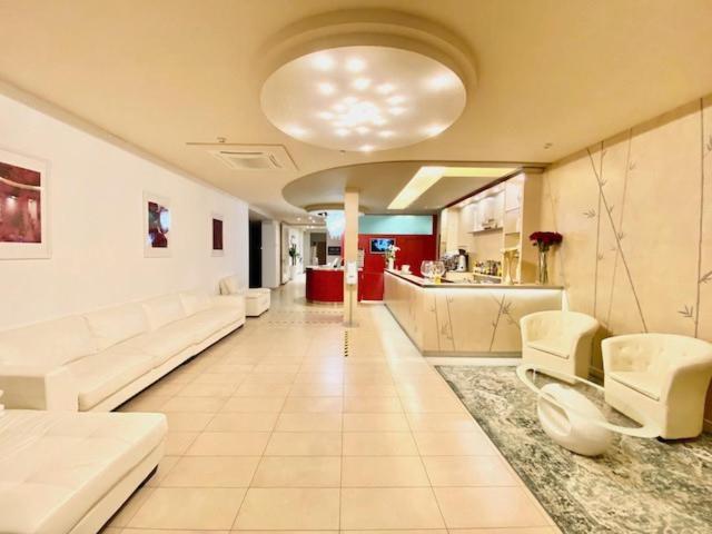 Hotel Cosmopol Cesenatico Esterno foto
