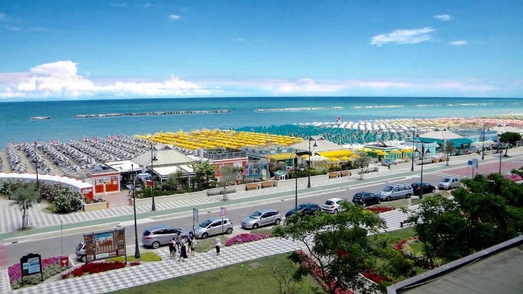 Hotel Cosmopol Cesenatico Esterno foto