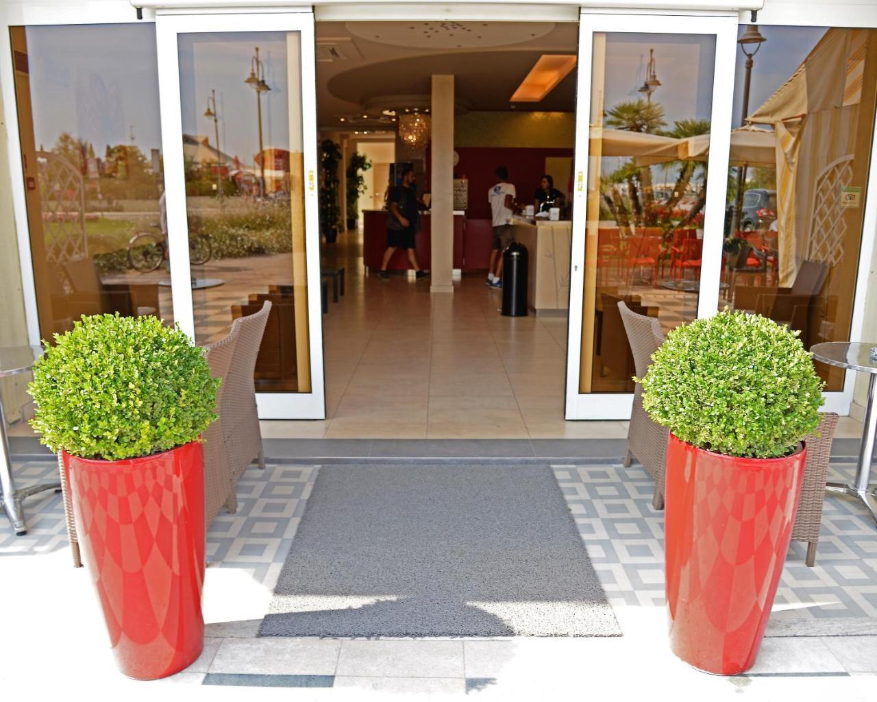Hotel Cosmopol Cesenatico Esterno foto