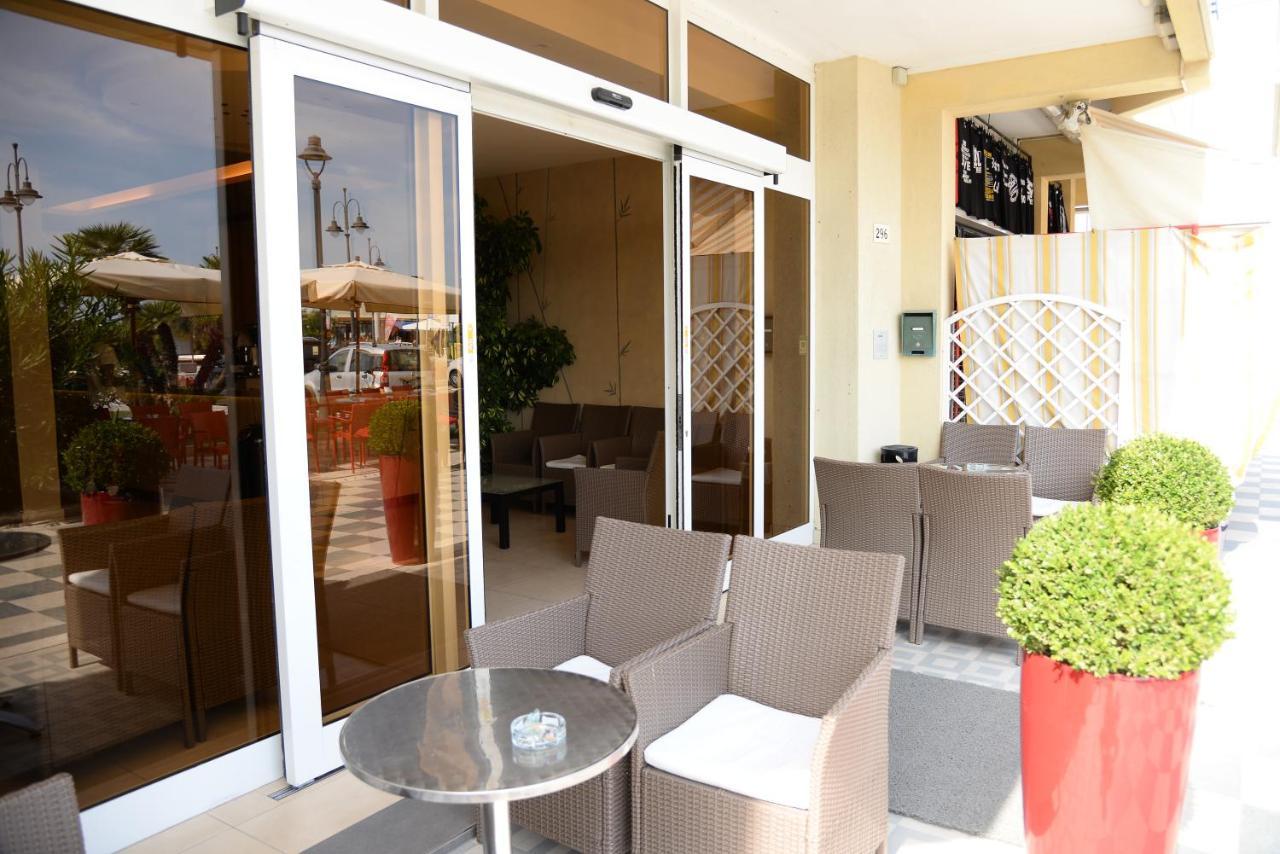 Hotel Cosmopol Cesenatico Esterno foto